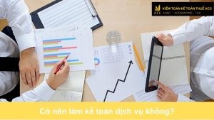 Có nên làm kế toán dịch vụ không